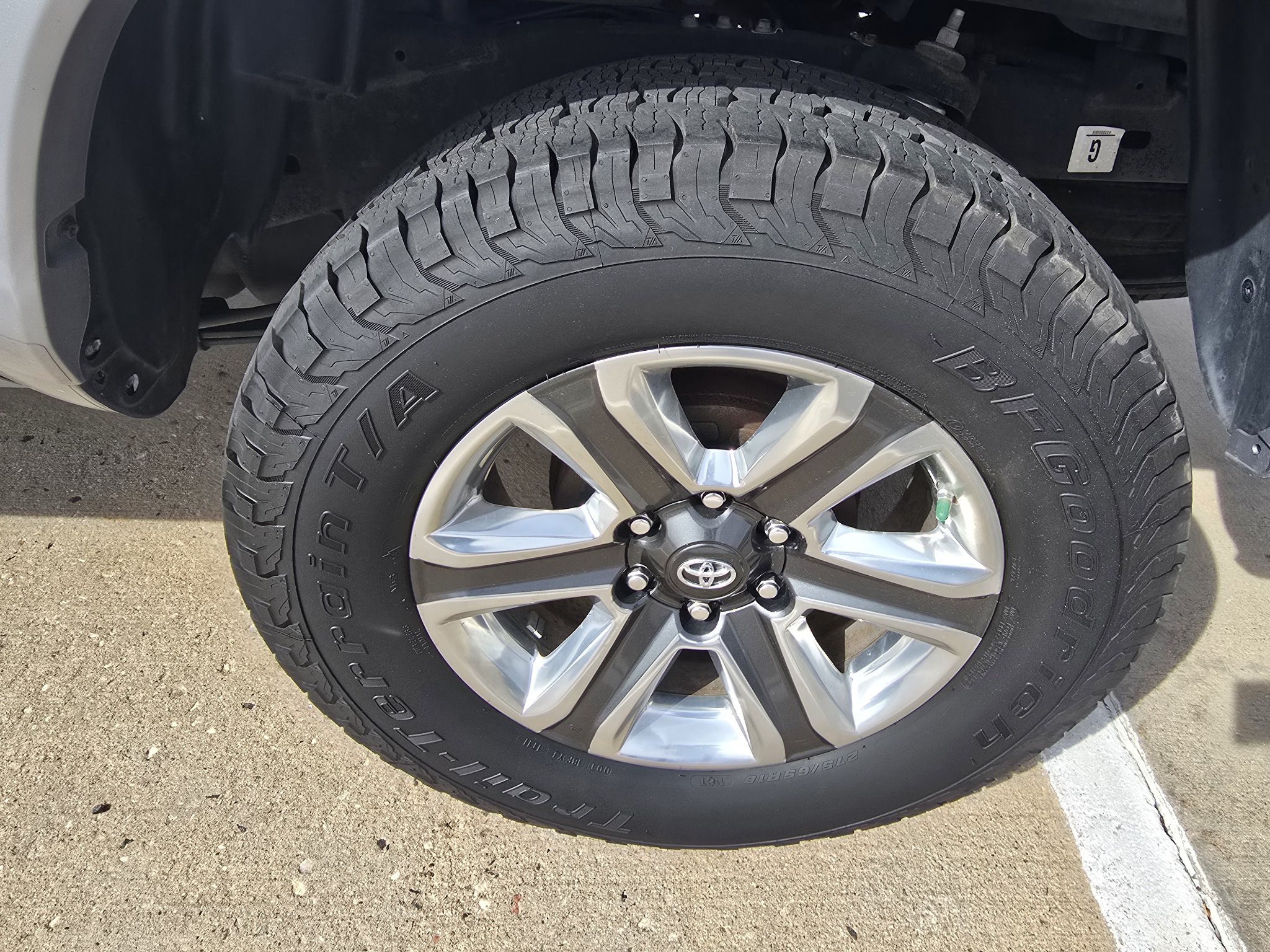Used 2017 Toyota Tacoma Limited w/ Tow Package AWD/4WD image 12