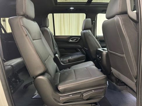 Used 2023 Chevrolet Suburban High Country AWD/4WD image 41