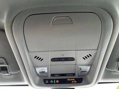 Used 2021 Chevrolet Equinox Premier image 16