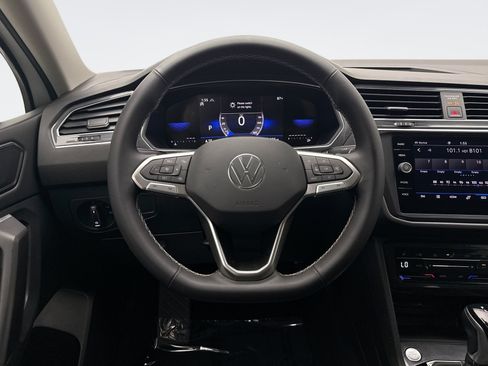 Used 2023 Volkswagen Tiguan SE AWD/4WD image 12