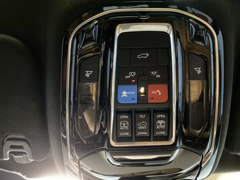 Used 2022 Jeep Grand Wagoneer Series III w/ Rear Seat Video Group 1 image 23