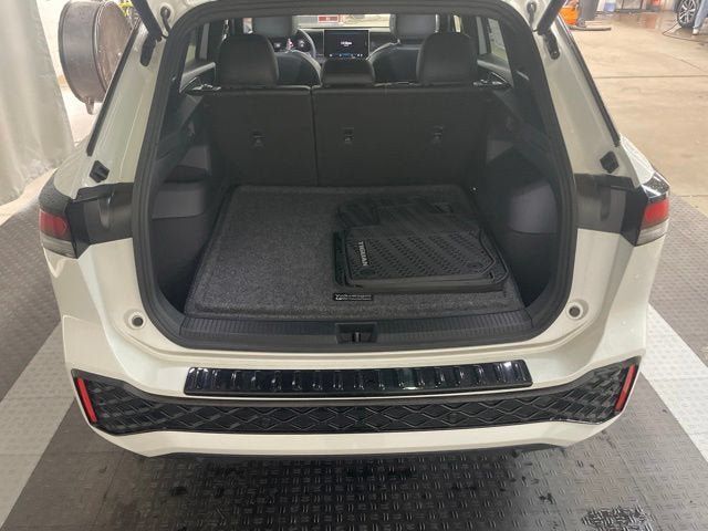 Certified 2026 Volkswagen Tiguan SE R-Line FWD image 10