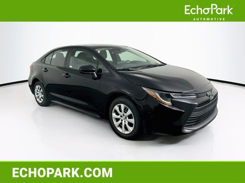 Used 2025 Toyota Corolla LE FWD image 1