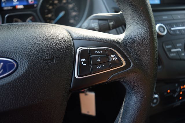 Used 2016 Ford Focus SE FWD image 5