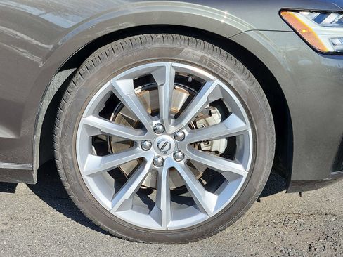 Certified 2021 Volvo S60 T5 Momentum w/ Protection Package Premier image 8