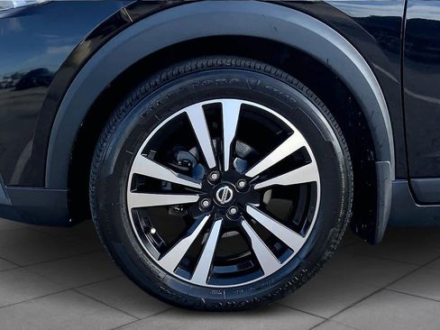 Used 2019 Nissan Kicks SR w/ Exterior Electronics Package image 11