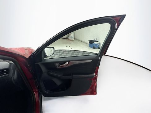 Used 2022 Ford Escape Titanium FWD image 32