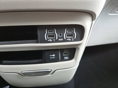 Used 2022 Chrysler Pacifica Touring-L image 54