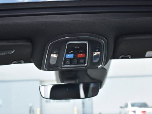 Used 2024 Jeep Wagoneer L Series II w/ Premium Group I image 35