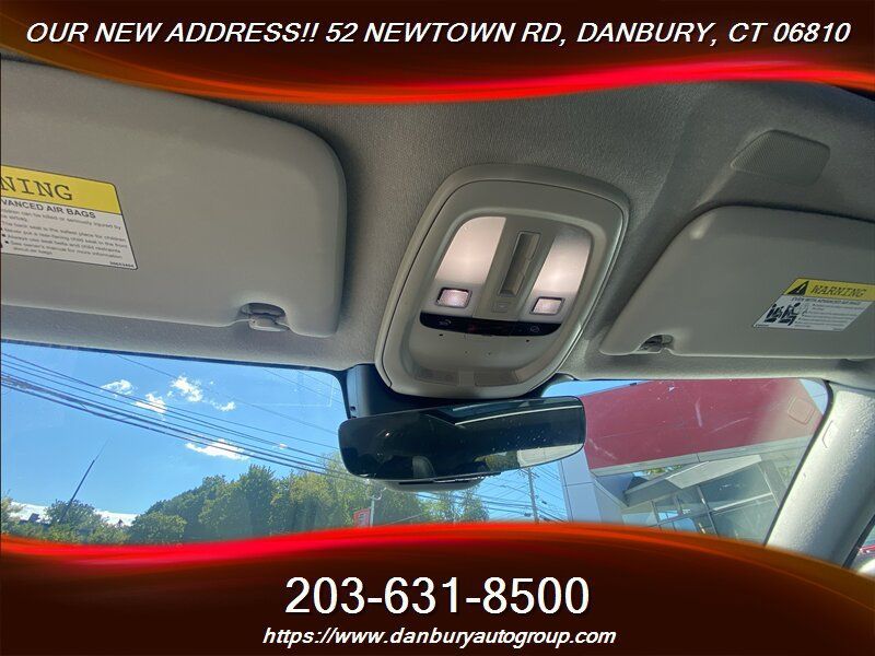 Used 2024 Volvo XC40 B5 Plus AWD/4WD image 18