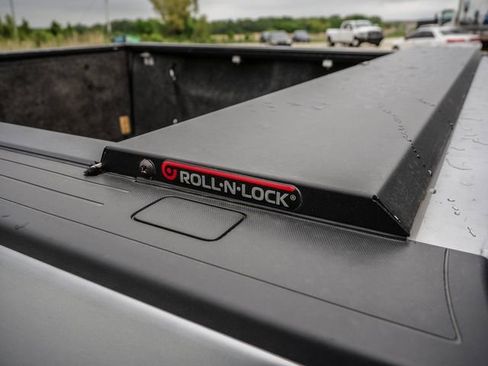 Used 2015 GMC Sierra 1500 SLE w/ SLE Value Package AWD/4WD image 12