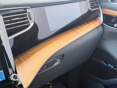 Used 2022 Jeep Grand Wagoneer Series III w/ Rear Seat Video Group 1 AWD/4WD image 50