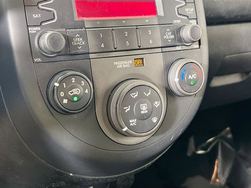 Used 2011 Kia Soul ! FWD image 14