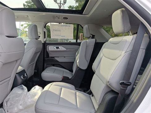 New 2025 Ford Explorer Active w/ Active Comfort Package image 8