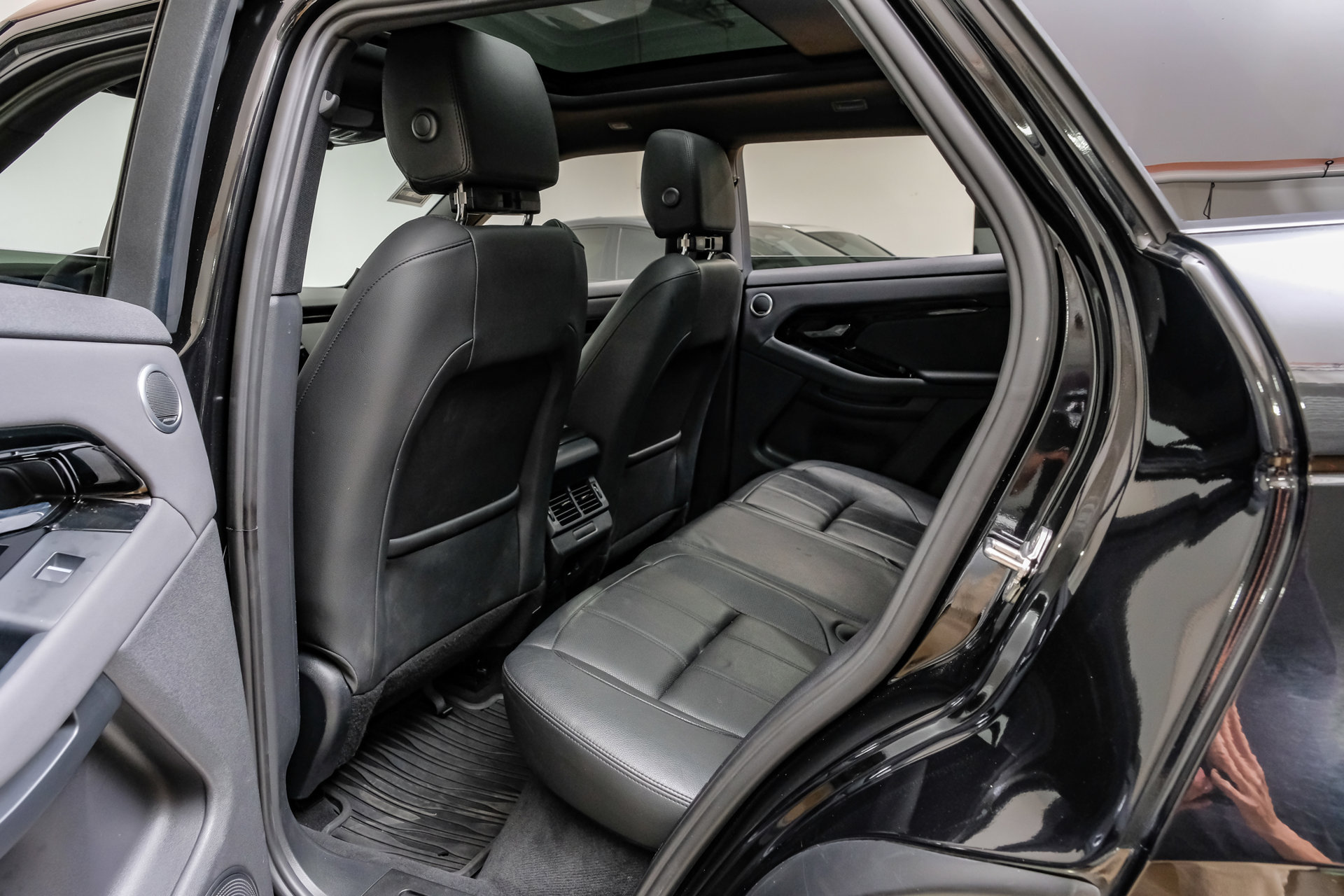 Used 2024 Land Rover Range Rover Evoque S AWD/4WD image 39