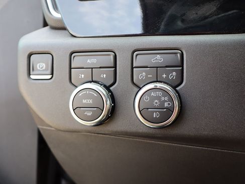 Used 2023 GMC Sierra 1500 Elevation image 14