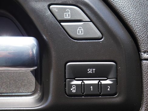 Used 2022 Chevrolet Silverado 1500 High Country w/ Technology Package AWD/4WD image 26