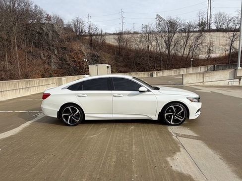 Used 2019 Honda Accord Sport image 4