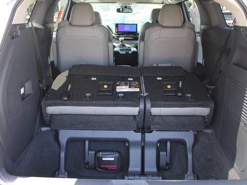 Certified 2026 Toyota Sienna XLE FWD image 78