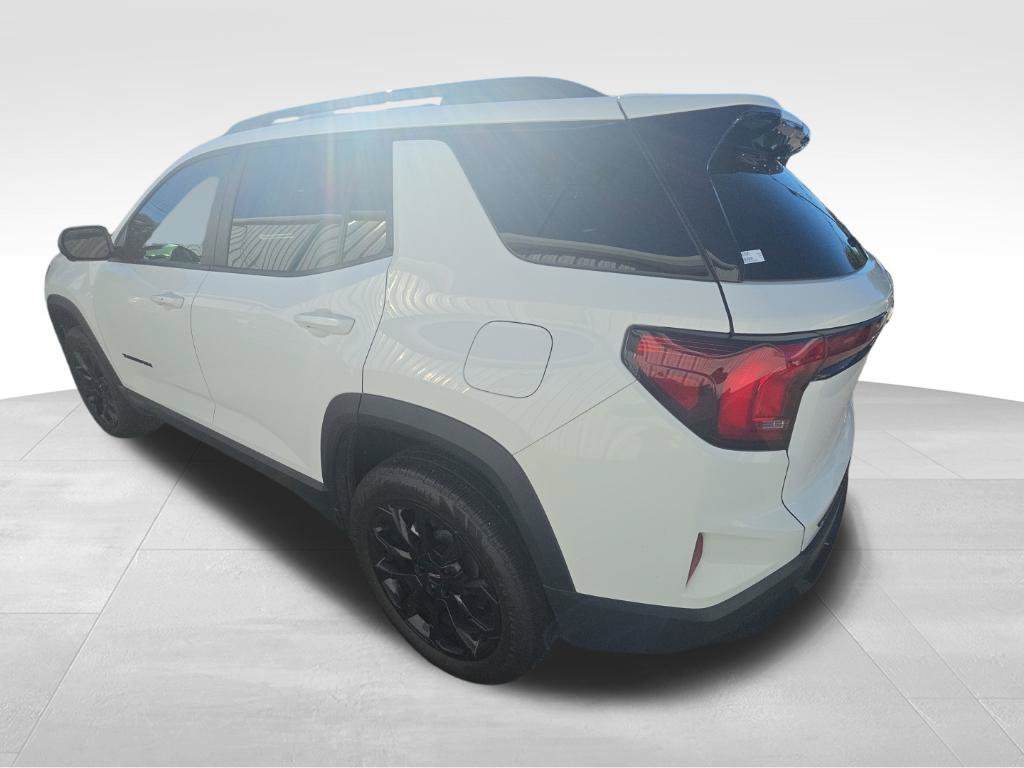 Used 2025 GMC Terrain Elevation w/ Elevation Premium Package AWD/4WD image 3