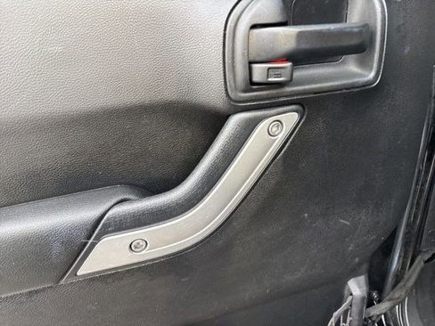 Used 2016 Jeep Wrangler Unlimited Rubicon image 26