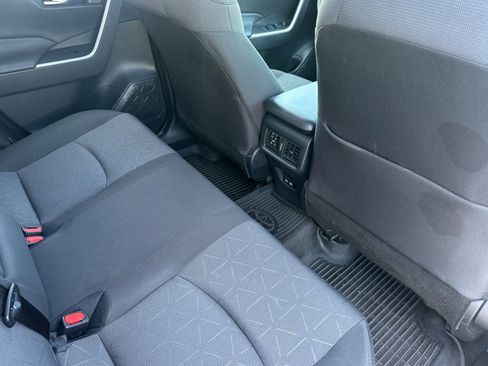 Used 2025 Toyota RAV4 XLE AWD/4WD image 18