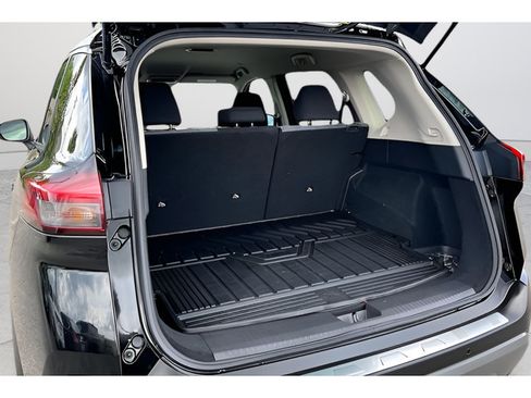 Certified 2023 Nissan Rogue SV FWD image 30