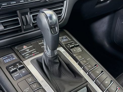 Used 2020 Porsche Macan image 18