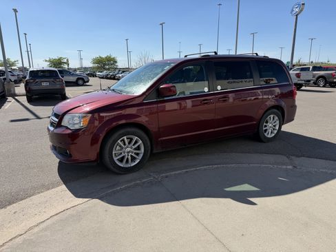 Used 2018 Dodge Grand Caravan SXT FWD image 2