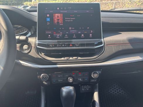 Used 2025 Jeep Compass Trailhawk w/ Trailer Tow Group image 18