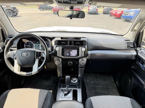 Used 2017 Toyota 4Runner SR5 AWD/4WD image 29