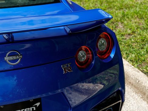 Used 2024 Nissan GT-R AWD/4WD image 31
