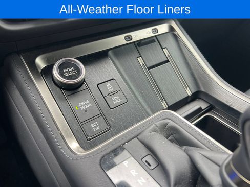Used 2025 Lexus GX 550 w/ Accessory Package (2T) AWD/4WD image 18