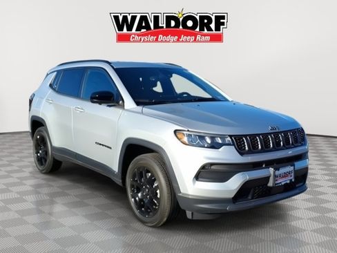 New 2025 Jeep Compass Latitude w/ Convenience Group AWD/4WD image 1