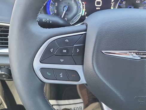 Used 2025 Chrysler Pacifica Select FWD image 27