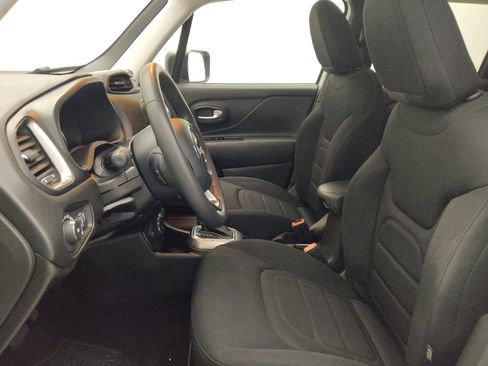 Used 2022 Jeep Renegade Latitude AWD/4WD image 17