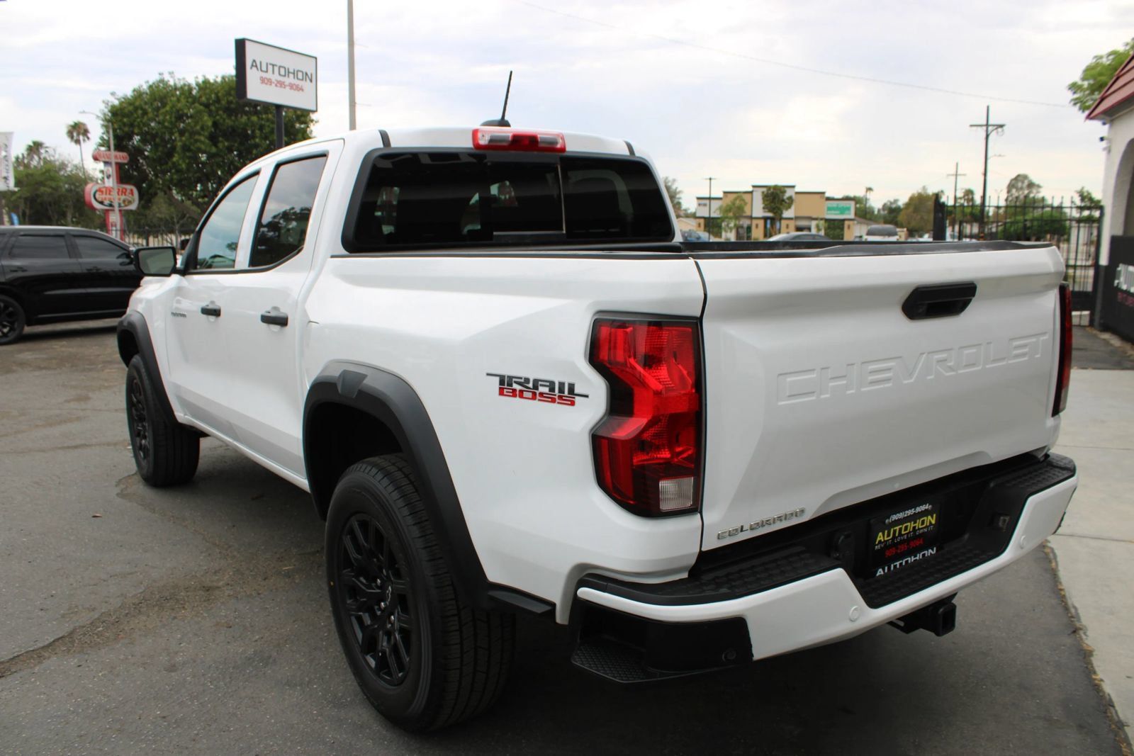 Used 2024 Chevrolet Colorado Trail Boss w/ Technology Package AWD/4WD image 37
