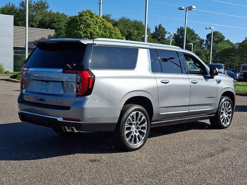 Used 2026 GMC Yukon XL Denali w/ Sun & Power Step Package AWD/4WD image 11