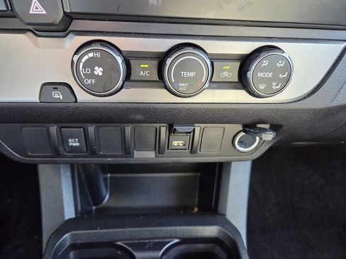 Used 2022 Toyota Tacoma SR image 17