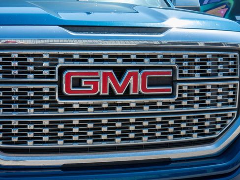 Used 2016 GMC Sierra 1500 Denali w/ Enhanced Driver Alert Package RWD image 11