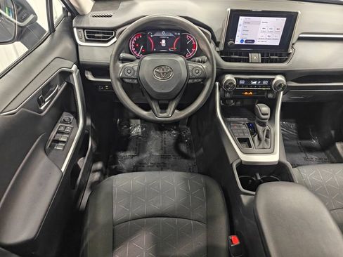 Used 2025 Toyota RAV4 XLE AWD/4WD image 4