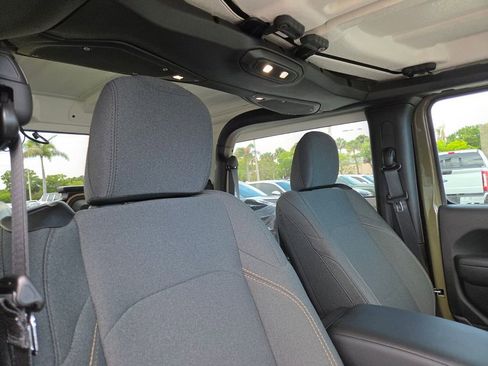Used 2025 Jeep Wrangler Sport AWD/4WD image 15
