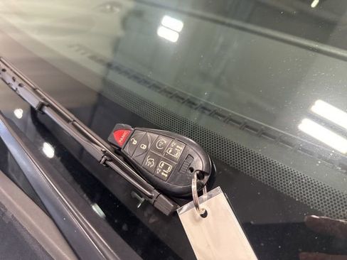 Used 2014 Chrysler Town & Country Touring-L w/ Driver Convenience Group image 33