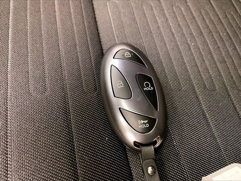 Certified 2026 Hyundai Santa Cruz SE image 9