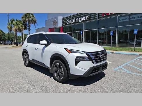 Used 2024 Nissan Rogue SV w/ SV Premium Package FWD image 18