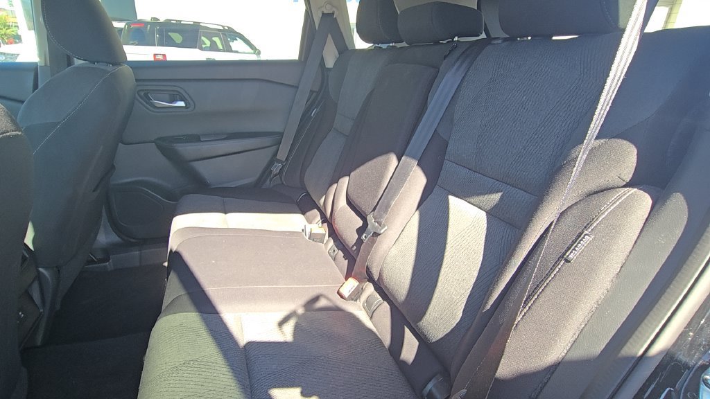 Used 2025 Nissan Rogue SV AWD/4WD image 22