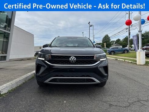 Used 2023 Volkswagen Taos SE w/ Panoramic Sunroof Package AWD/4WD image 3