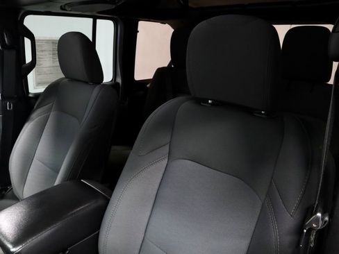 Used 2018 Jeep Wrangler Unlimited Sport S image 24
