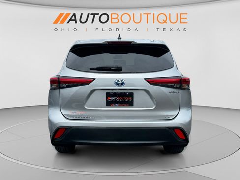Used 2022 Toyota Highlander LE AWD/4WD image 4