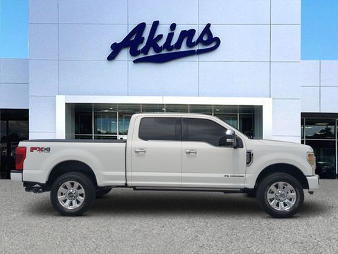 Certified 2022 Ford F250 Platinum AWD/4WD image 1